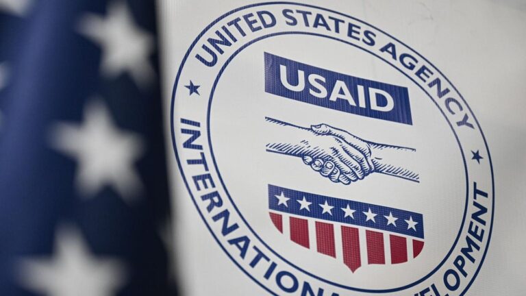 Tại sao Elon Musk lại tấn công USAID? Chính trị đảng phái khiến cơ quan viện trợ nước ngoài đột nhiên trở nên gây tranh cãi như thế nào