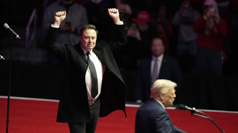 Trump nghiêng về thuế quan, Musk