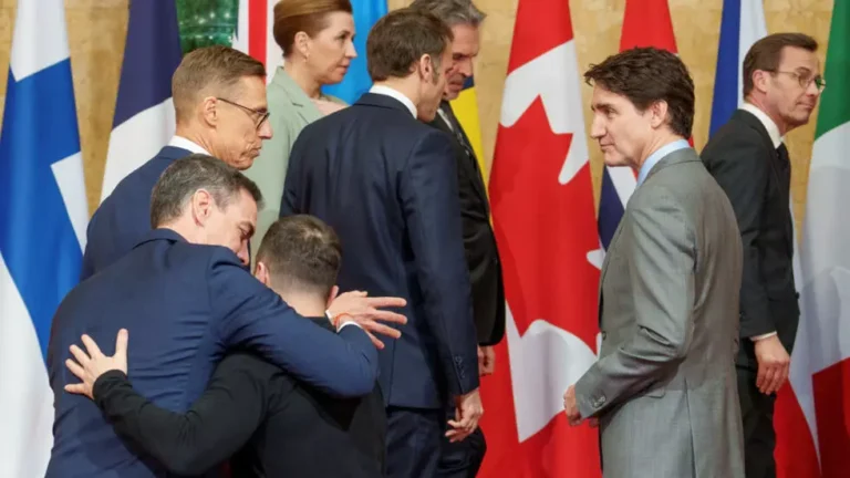 Từ « giải cứu binh nhì » Zelensky đến « Big Bang quốc phòng » châu Âu Từ « giải cứu binh nhì » Zelensky đến « Big Bang quốc phòng » châu Âu