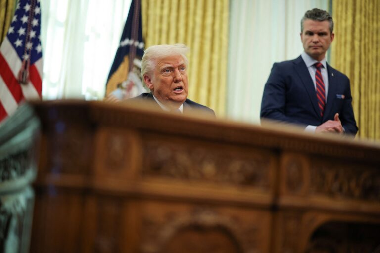 DỮ LIỆU VÀ MẬT KHẨU CỦA NHỮNG NGƯỜI THÂN CẬN VỚI ÔNG TRUMP HIỆN CÓ TRÊN MẠNG