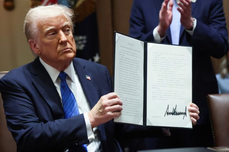 Trump cấm Công ty luật Jenner & Block trong sắc lệnh hành pháp mới nhất nhắm vào các hãng luật