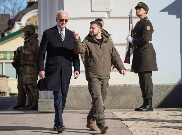 ZELENSKY LẠI MỜI TRUMP THĂM UKRAINE