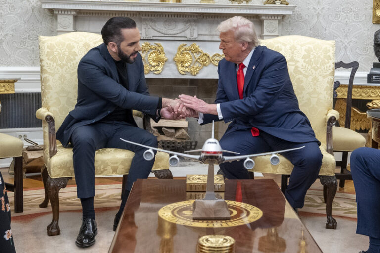Trump, trong một động thái hiếm hoi, đã nhường bước cho một nhà lãnh đạo thế giới khác. Đây rõ ràng là một động thái pháp lý.