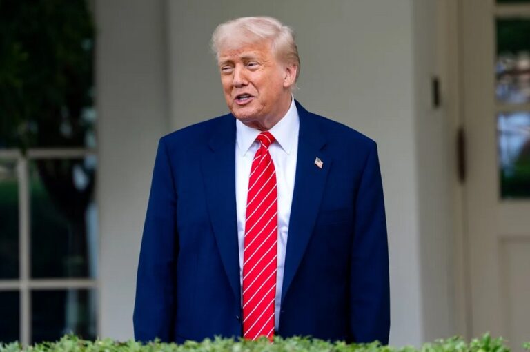 Bloomberg: Trump đe dọa áp thuế 50% đối với hàng hóa EU bắt đầu từ tháng 6