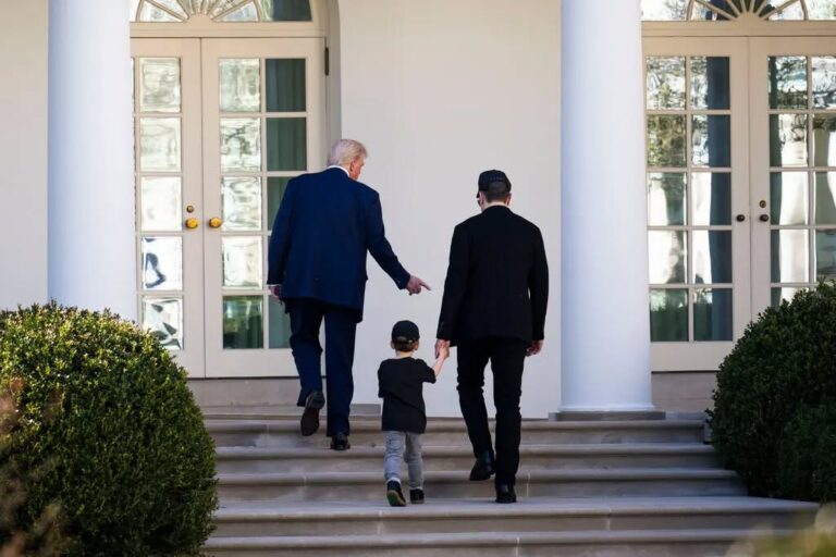 DONALD TRUMP CẢNH BÁO ELON MUSK