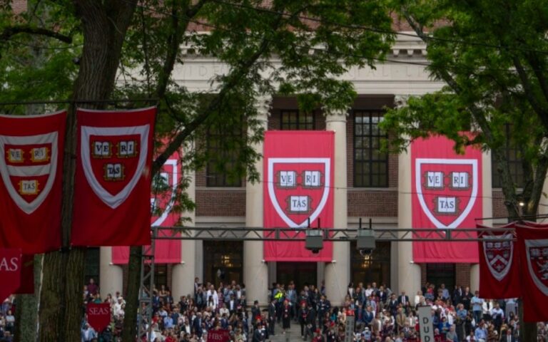 WSJ: Harvard đã đào tạo rất nhiều quan chức cộng sản Trung Quốc, đến mức họ gọi Harvard là ‘Trường Đảng’