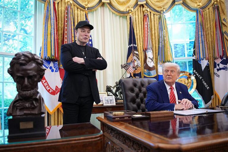 Elon Musk, Tên Trộm Thành Golden Age