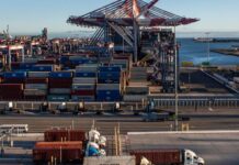 “Thuế quan kiểu giao dịch”: Khi mô hình mặc cả của Trump xuất khẩu ra thế giới rồi… nhập về trong nước