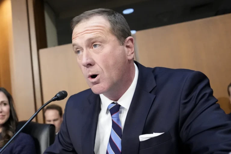 Eric Schmitt và Chủ nghĩa Bảo thủ Dân tộc: Khi “America belongs to us” trở thành chủ đề chính sách