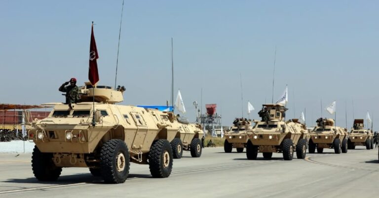 Quả Bom Hẹn Giờ ở Afghanistan: Ai Thực Sự Chịu Trách Nhiệm?