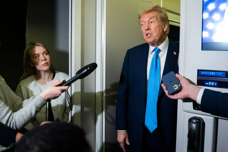 Trump tuyên bố tăng thuế quan đối với Canada sau vụ tranh cãi về quảng cáo của Reagan