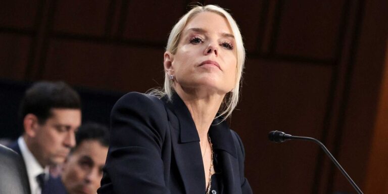 ‘Bà ta đã làm hỏng việc’: Cựu chuyên gia phân tích của Đảng Cộng hòa chỉ trích Pam Bondi về phiên điều trần ‘độc hại’ tại Thượng viện