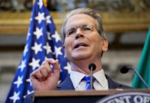 CUỘC ĐẤU GIÁ CHỦ QUYỀN: KHI NHÀ TRẮNG TRỞ THÀNH MỘT SÀN GIAO DỊCH PHI TẬP TRUNG