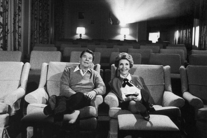 white-house-movie-theater-screening-room-Ronald-Reagan-Nancy-Reagan-1980s-102325-76d587519bb04e79a7fa1871371002f7