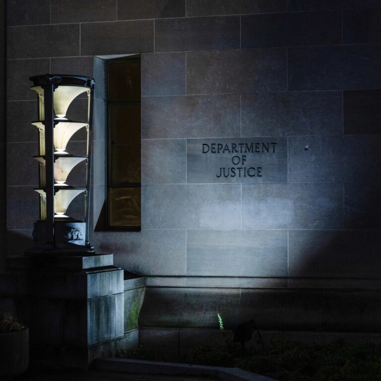 Cơn hỗn loạn bao trùm Bộ Tư Pháp