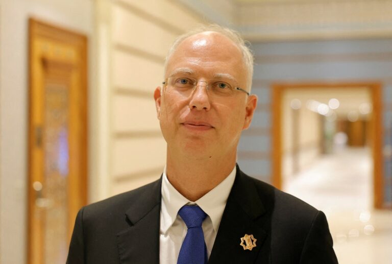 Bài 1: HỒ SƠ KIRILL DMITRIEV