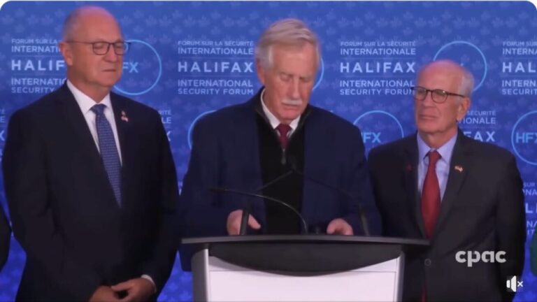 PHẦN 3 – Vì sao một quốc gia GDP nhỏ hơn California lại có thể bẻ lái tư duy của một siêu cường?