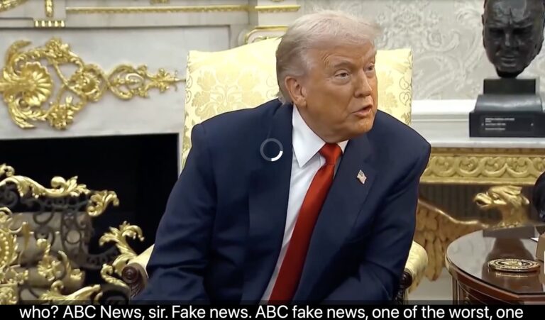 Khi quyền lực né tránh sự thật – và một ký giả dám hỏi điều nước Mỹ cần nghe