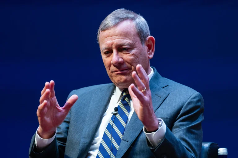 Tối cao Pháp viện, Chánh án Roberts và sự xói mòn tam quyền phân lập dưới thời Trump