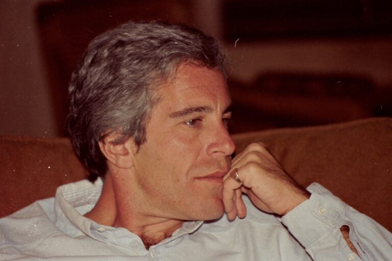 Bộ Tư pháp công bố đợt tài liệu thứ ba về Jeffrey Epstein, bao gồm một số tài liệu có nhắc đến Trump