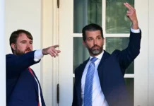 3 vụ bê bối trong 4 ngày có thể định hình bất kỳ nhiệm kỳ tổng thống nào khác