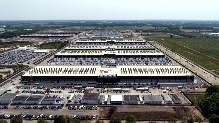 Phố Wall đang gạt bỏ lo ngại về bong bóng A.I. — Ít nhất là lúc này