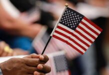 Chính quyền Trump dự tính mở rộng chiến dịch tước quốc tịch đối với công dân Mỹ nhập tịch