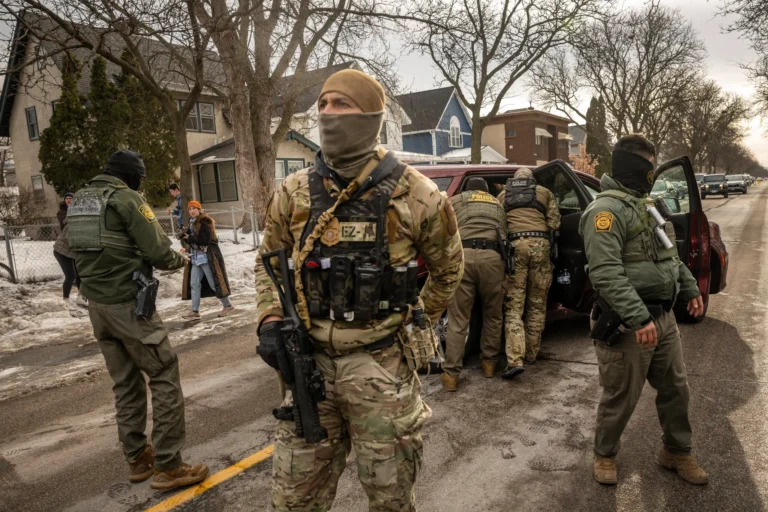 Cập nhật trực tiếp từ chính quyền Trump: Noem nói rằng “hàng trăm” đặc vụ nữa sẽ được gửi đến Minnesota vì “tham nhũng”