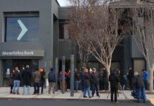 VÒNG LẶP NGUY HIỂM CỦA CHỦ NGHĨA DÂN TÚY TÀI CHÍNH