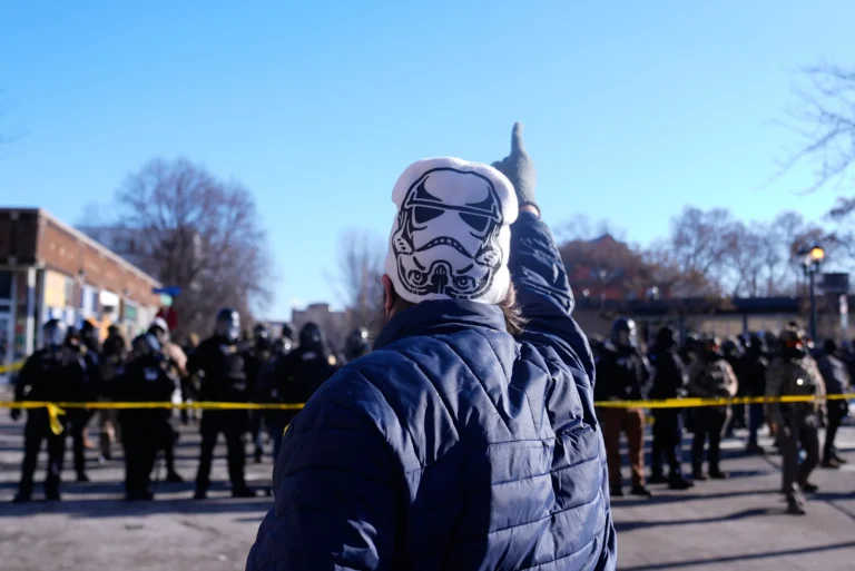 Trump and Democrats harden their stances after Minneapolis shooting