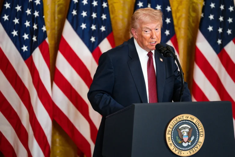 TRUMP ĐỔI LẬP TRƯỜNG VỀ HỘI NGHỊ THỐNG ĐỐC