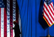 Liệu ông Trump đã “ném” một chiếc phao cứu sinh cho đảng Dân chủ?