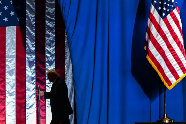 Liệu ông Trump đã “ném” một chiếc phao cứu sinh cho đảng Dân chủ?