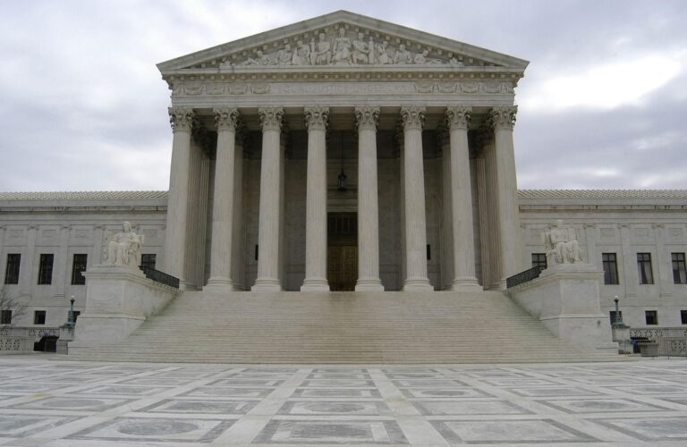 Tối cao Pháp viện chặn thuế quan khẩn cấp của Trump: Cú đánh vào quyền lực hành pháp và trật tự thương mại Mỹ