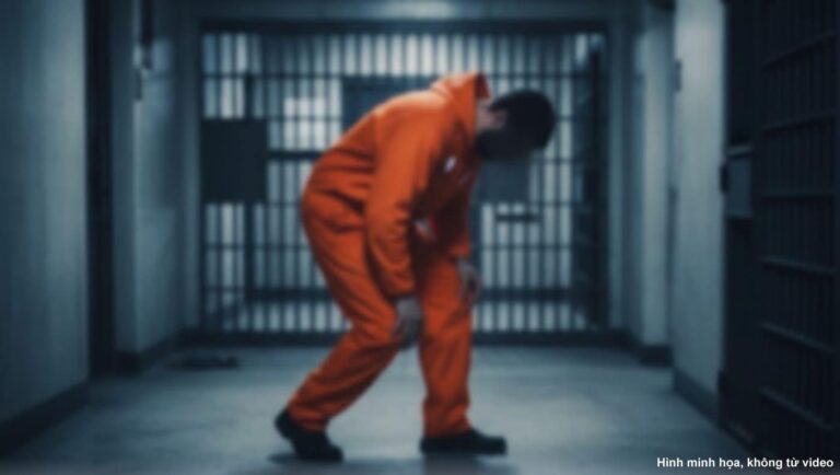 Cuộc điều tra của CBS News về video nhà tù của Jeffrey Epstein tiết lộ những điểm bất thường mới