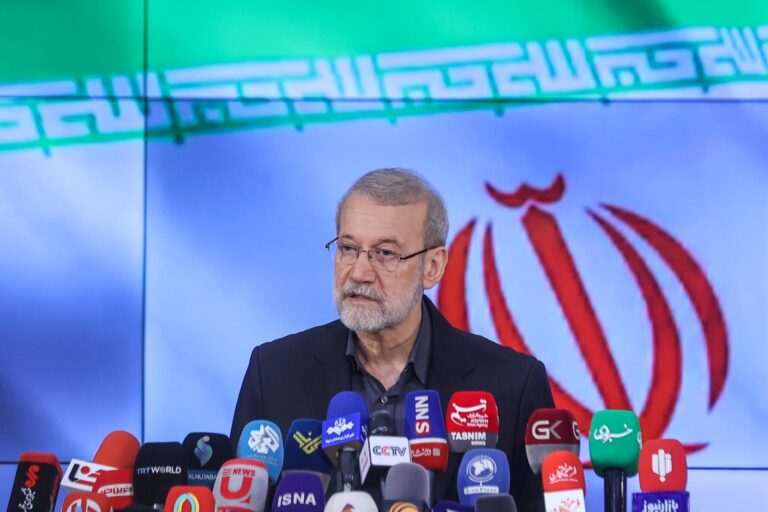 Quan chức an ninh hàng đầu Iran gọi mục tiêu chiến tranh của Trump là “ảo tưởng”