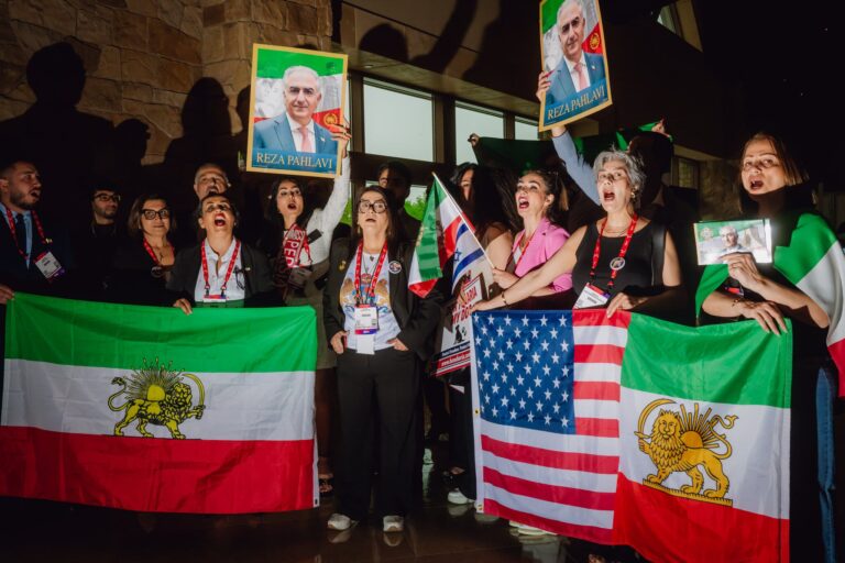 Trên Sân khấu Chính của CPAC: Những Rạn nứt trong Đảng mà ông Trump đã Tái định hình