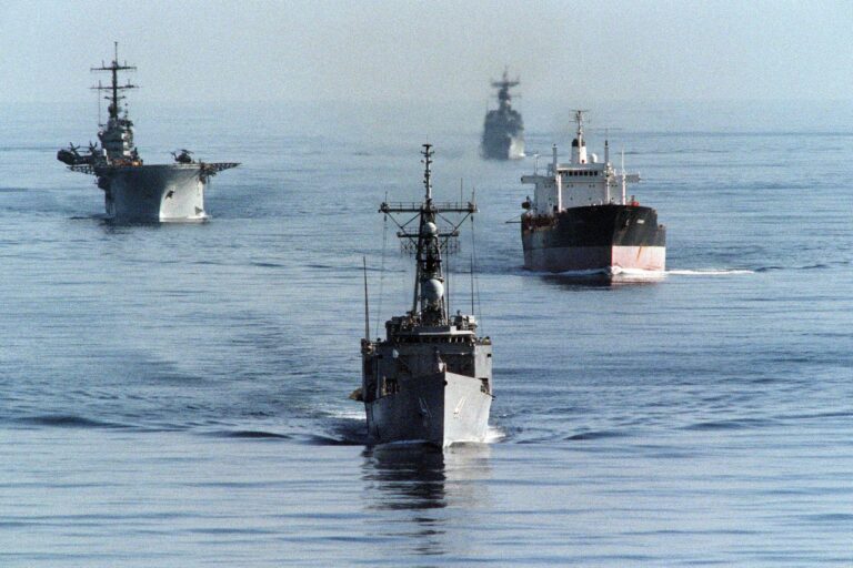 Trump đang tìm lối thoát khỏi Hormuz như thế nào?