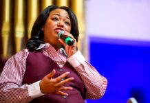 Các nhà lãnh đạo chính trị của quốc gia đang mắc kẹt trong vòng xoáy thời gian