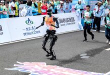 Đừng cười khi robot Trung Quốc vấp ngã: họ đang học cách chạy, còn Mỹ có nguy cơ đứng lại