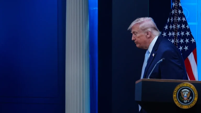 ĐỘC QUYỀN: Có người đã biết trước và kiếm được hàng triệu đô la khi Trump đe dọa chấm dứt nền văn minh Iran