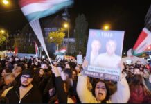 KHI MỘT ĐẾ CHẾ NHỎ SỤP ĐỔ, CHÂU ÂU HỌC LẠI CÁCH ĐỨNG THẲNG