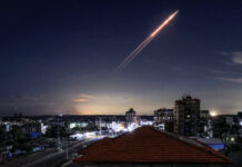 TRUMP VÀ “CÚ CHỚP MẮT” TẠI HORMUZ: KHI NGOẠI GIAO TRUYỀN HÌNH CHẠM TRÁN THỰC TẾ NGHIỆT NGÃ