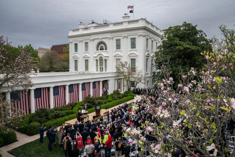 Một năm sau, ông Trump đã định hình lại thương mại toàn cầu — với những kết quả trái chiều.