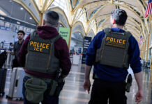 Dữ liệu của Thomson Reuters đang giúp ICE săn tìm người nhập cư