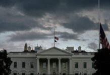Dân chủ pháp quyền ở Mỹ đang sôi sục vì ông Trump