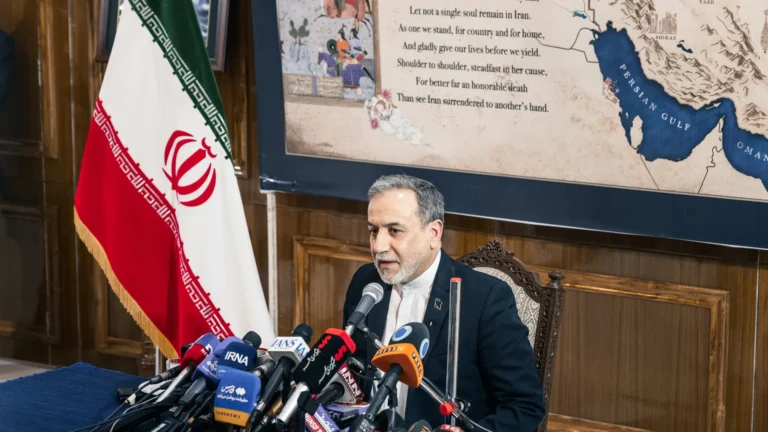 Ngoại trưởng Iran tuyên bố thỏa thuận với Mỹ “chưa bao giờ gần đạt được đến thế”.