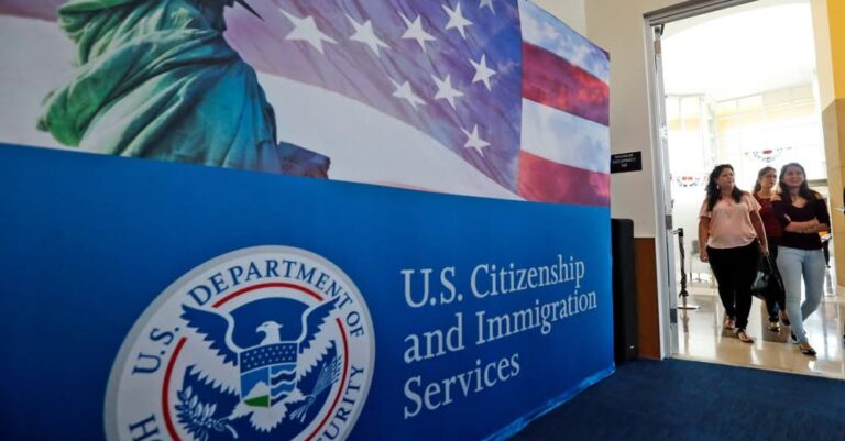 Thẩm phán liên bang bác bỏ mức phí 100.000 USD của ông Trump đối với thị thực H-1B mới
