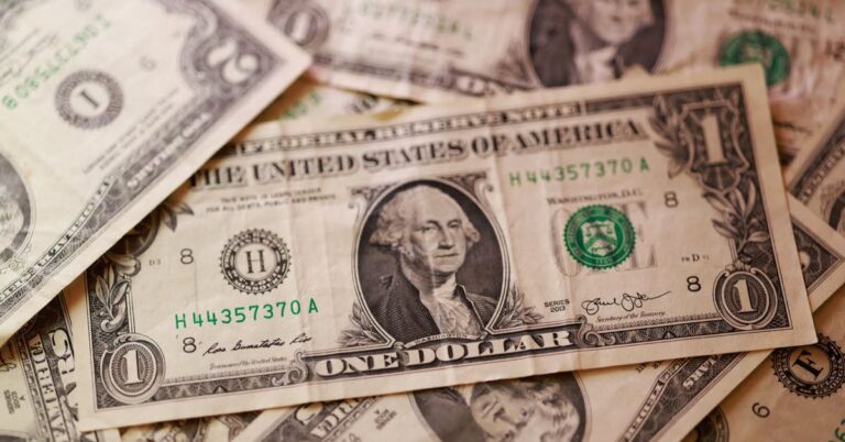Đồng USD giảm giá khi dữ liệu lạm phát Mỹ làm hạ nhiệt kỳ vọng tăng lãi suất