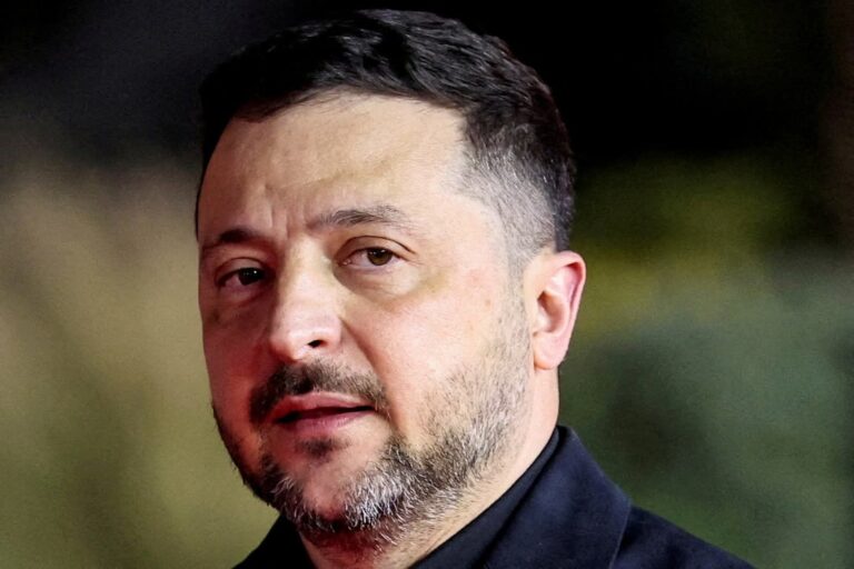 Tổng thống Ukraine Volodymyr Zelenskyy vừa công bố một bức thư ngỏ đặc biệt gửi trực tiếp đến Vladimir Putin